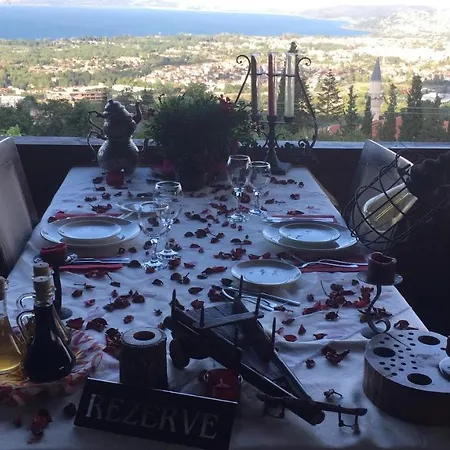Alojamento de Acomodação e Pequeno-almoço Menzara Restaurant Konaklama *